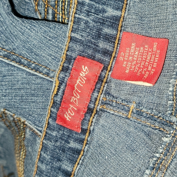 Sz 22 Hot Bottoms Capri Jeans with button tab cuffs and designed pockets - Picture 6 of 6